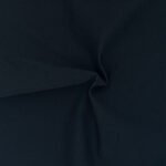 Tela de bengalina color azul marino con textura suave, ideal para confección de prendas.